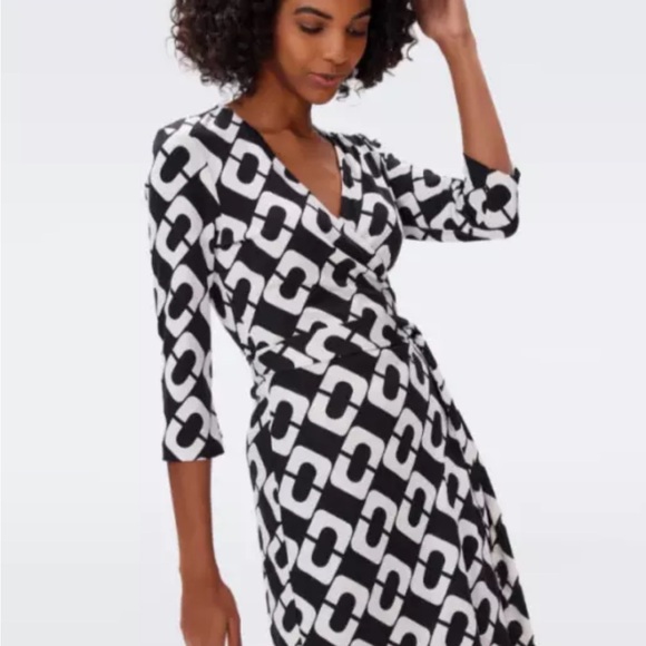 Diane Von Furstenberg Dresses & Skirts - Diane von Furstenbeng DVF Chain Link Giant Julian Silk Wrap Dress